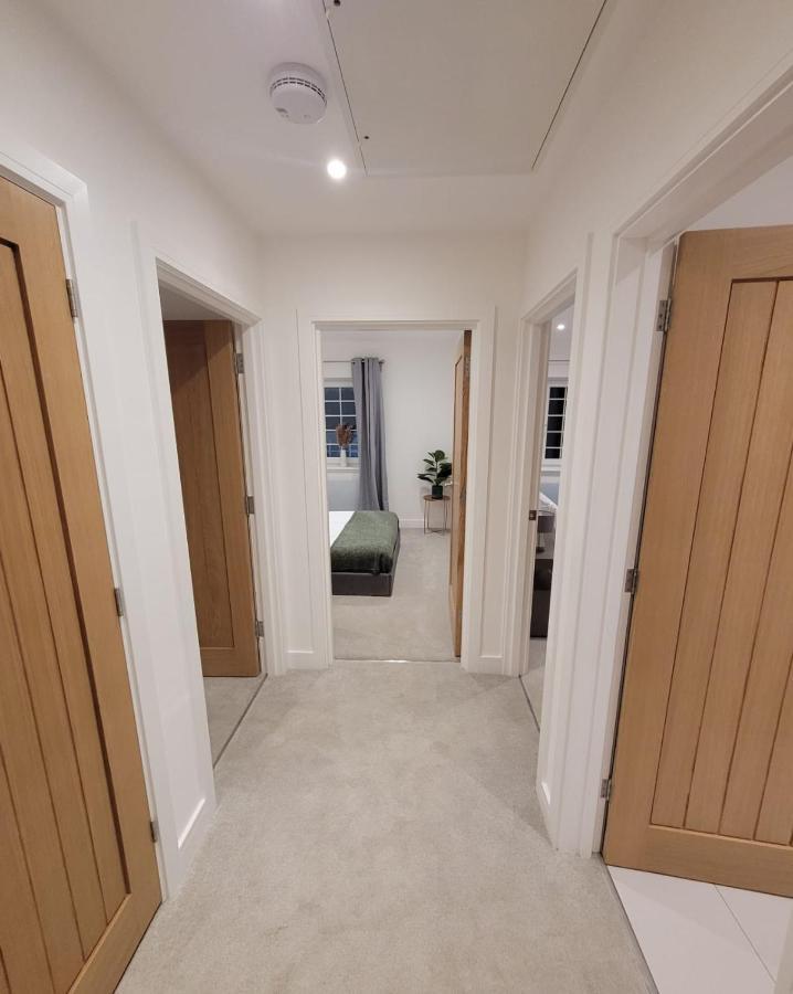 Luxury 2 Bed Apartment In The Heart Of Rochester Wainscot Exterior foto